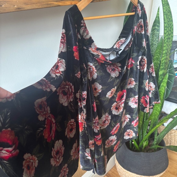 Torrid Floral Velvet Off Shoulder Bell Sleeve Top - Picture 6 of 9